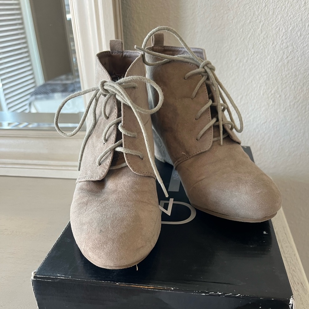 New Directions Camden Booties - Taupe Size 8.5